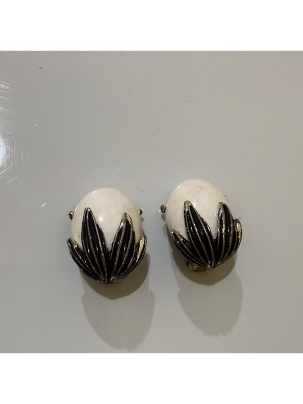 Elegant Vintage Black and White Cream Leaf Earrings # Vintage#Boho Earrings
